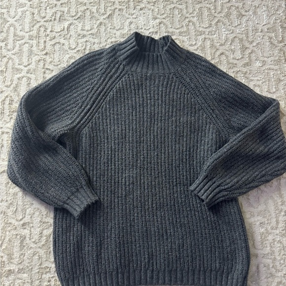 Universal Thread Other - Universal Thread Gray Sweater